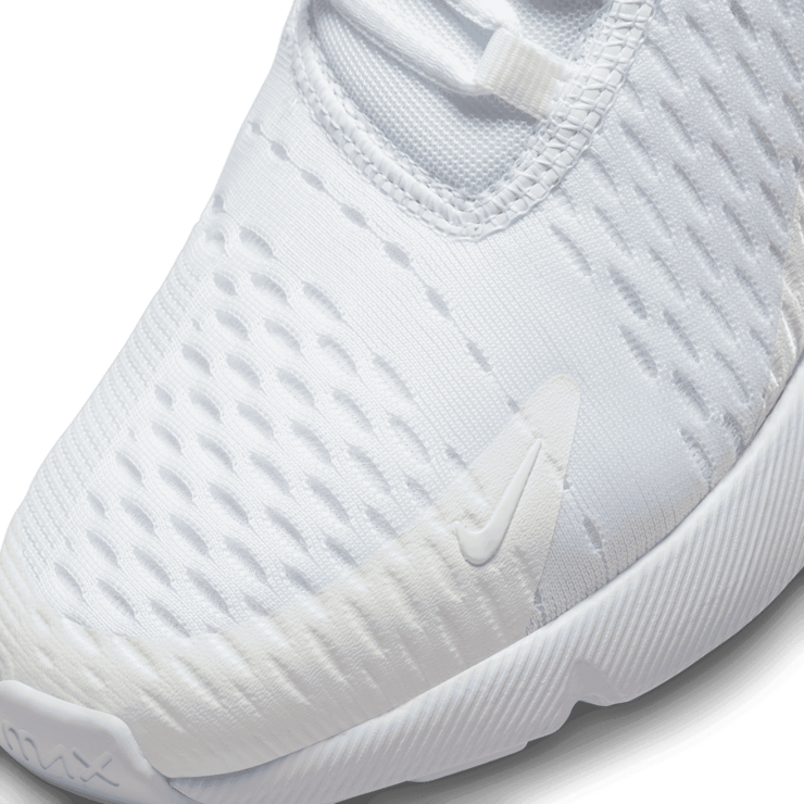 Nike Air Max 270 (GS) Angle 4