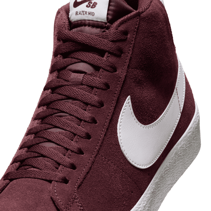 Nike SB Zoom Blazer Mid Skate Angle 4