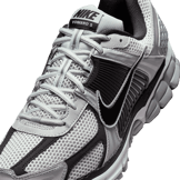 Nike Zoom Vomero 5 Metallic Silver Black Angle 4