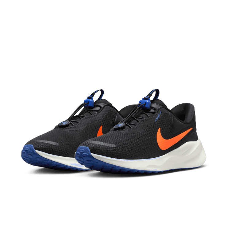 Nike Revolution 7 EasyOn Road Angle 2