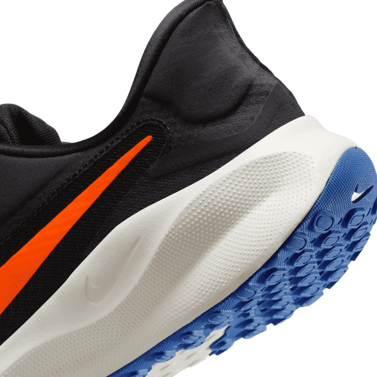 Nike Revolution 7 EasyOn Road Angle 5