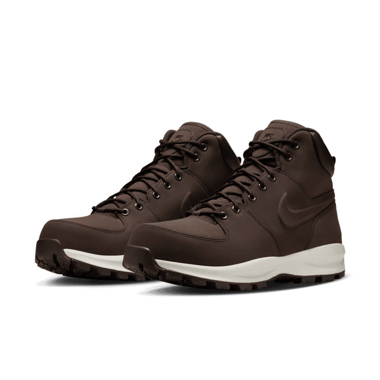 Nike Manoa Leather SE Boots Angle 2
