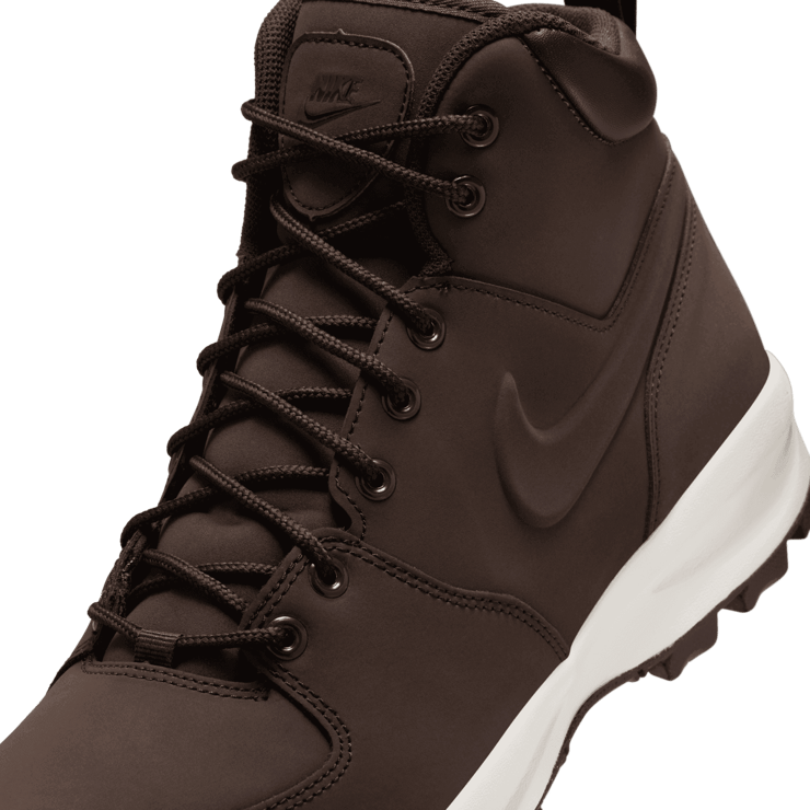Nike Manoa Leather SE Boots Angle 4
