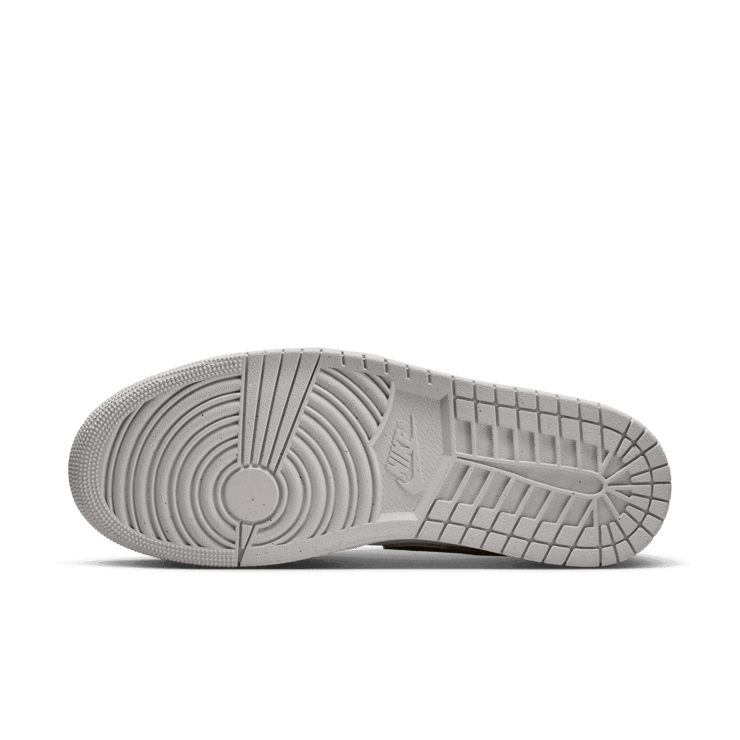 Air Jordan 1 Low SE Oxidized Green Angle 0