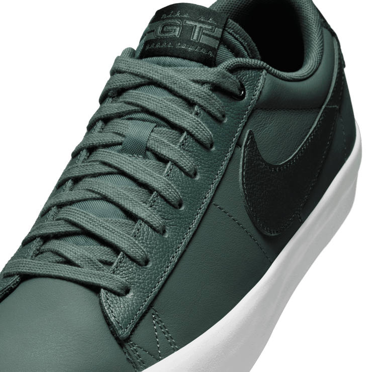 Nike SB Zoom Blazer Low Pro GT SB 'Vintage Green' Angle 3