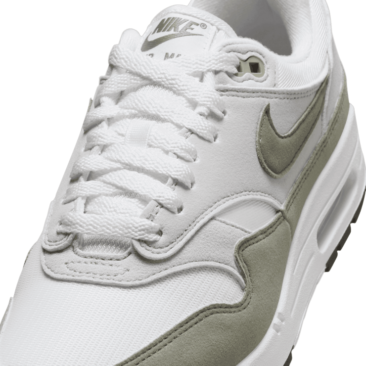 Nike Air Max 1 'Light Army' (W) Angle 4