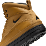 Nike Woodside 2 High Boots (GS) Angle 5