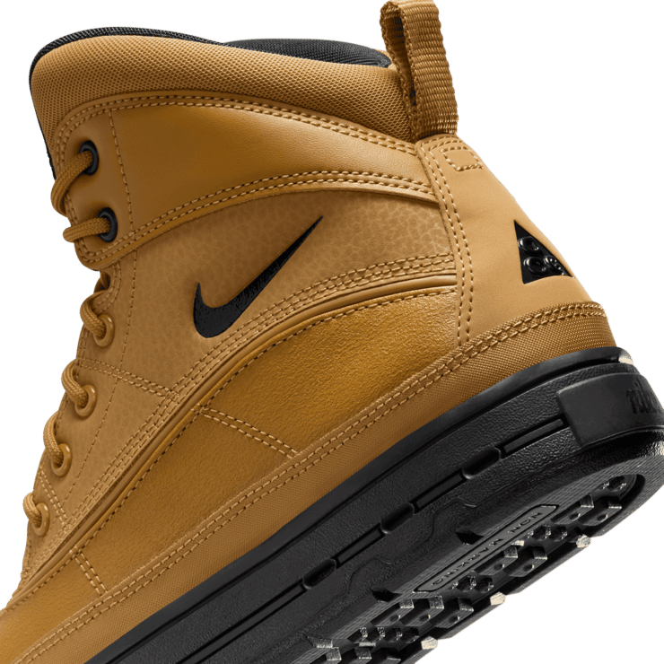 Nike Woodside 2 High Boots (GS) Angle 5