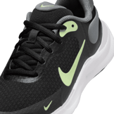 Nike Revolution 7 (GS) Angle 4