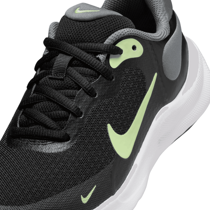 Nike Revolution 7 (GS) Angle 4