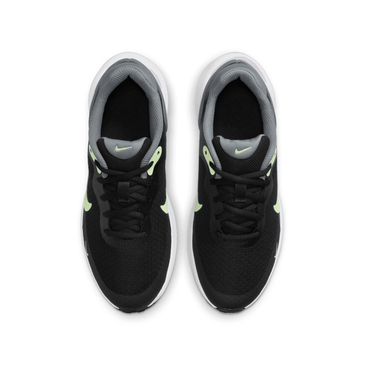 Nike Revolution 7 (GS) Angle 1