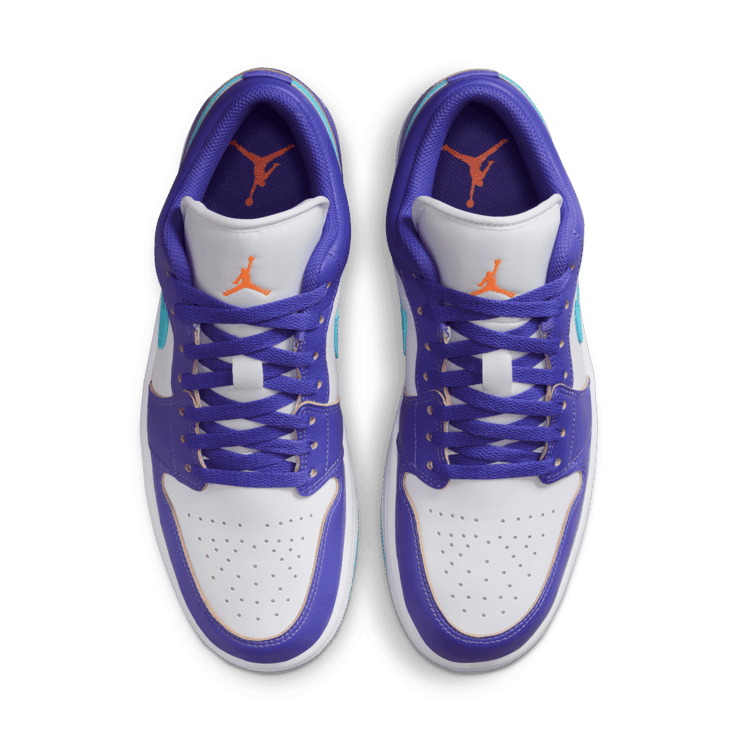 Air Jordan 1 Low Hornets Angle 1