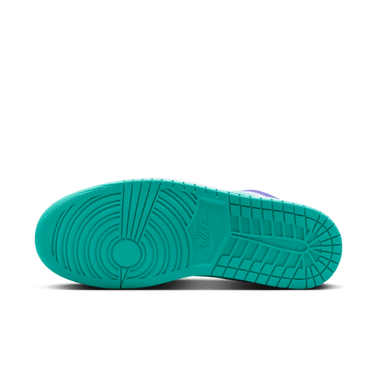 Air Jordan 1 Low Hornets Angle 0