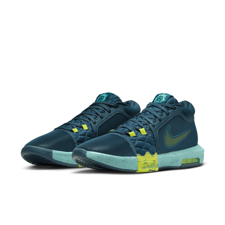 Nike LeBron Witness 8 Basketball Angle 2