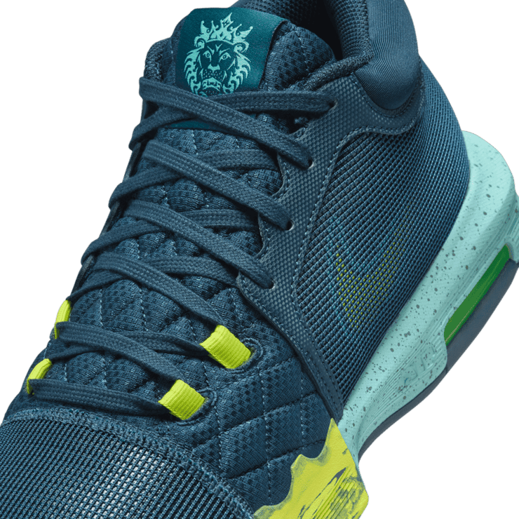 Nike LeBron Witness 8 Basketball Angle 4