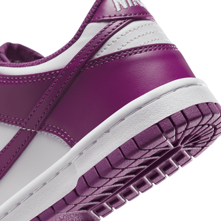 Nike Dunk Low (GS) Angle 5