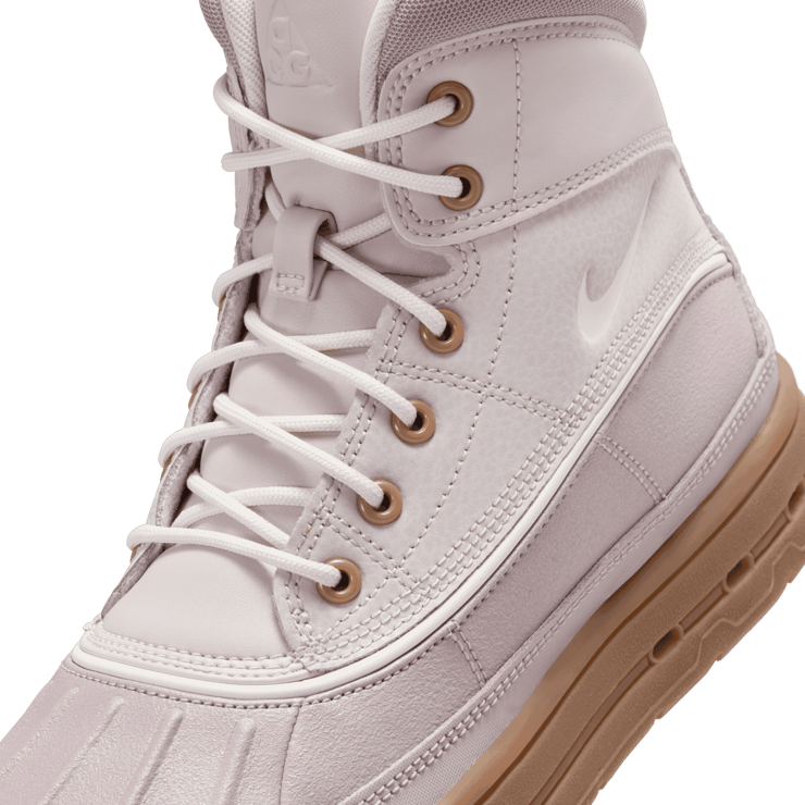 Nike Woodside 2 High Boots (GS) Angle 4