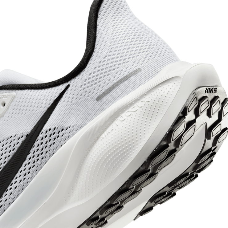 Nike Pegasus 41 Road Angle 11