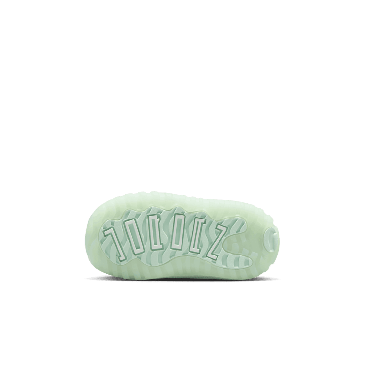 Air Jordan 11 Retro Low Igloo (TD) Angle 0