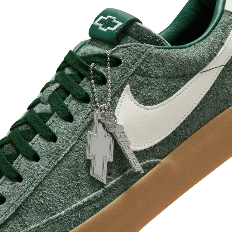 Nike Blazer Low Devin Booker Team Dark Green Angle 12
