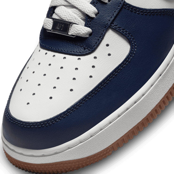 Nike Air Force 1 '07 LV8 Angle 5