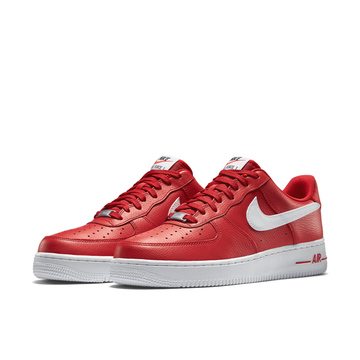 Nike Air Force 1 Low University Red White Angle 2