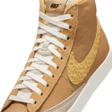 Nike Blazer Mid 77 Waffle 2.0 Angle 4