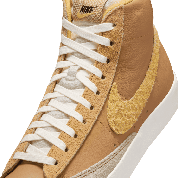 Nike Blazer Mid 77 Waffle 2.0 Angle 4
