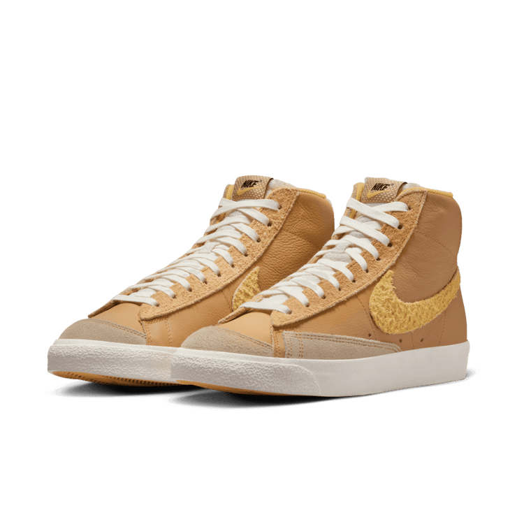 Nike Blazer Mid 77 Waffle 2.0 Angle 2