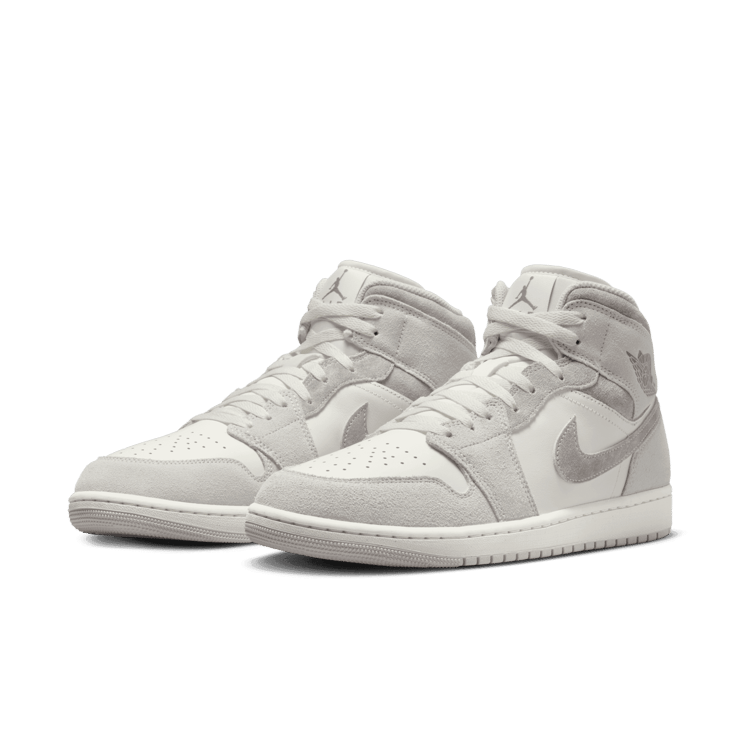 Air Jordan 1 Mid SE Neutral Grey Sail Angle 2