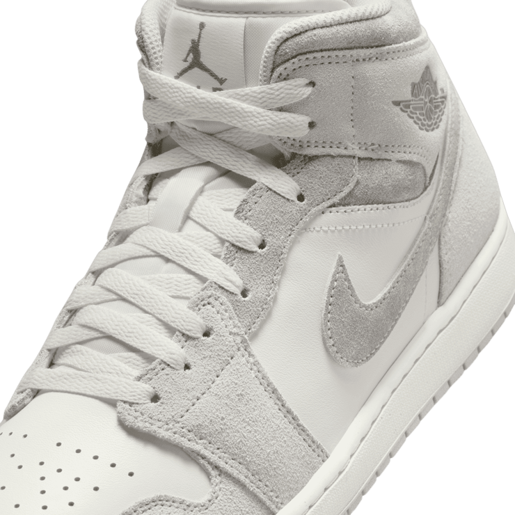 Air Jordan 1 Mid SE Neutral Grey Sail Angle 4