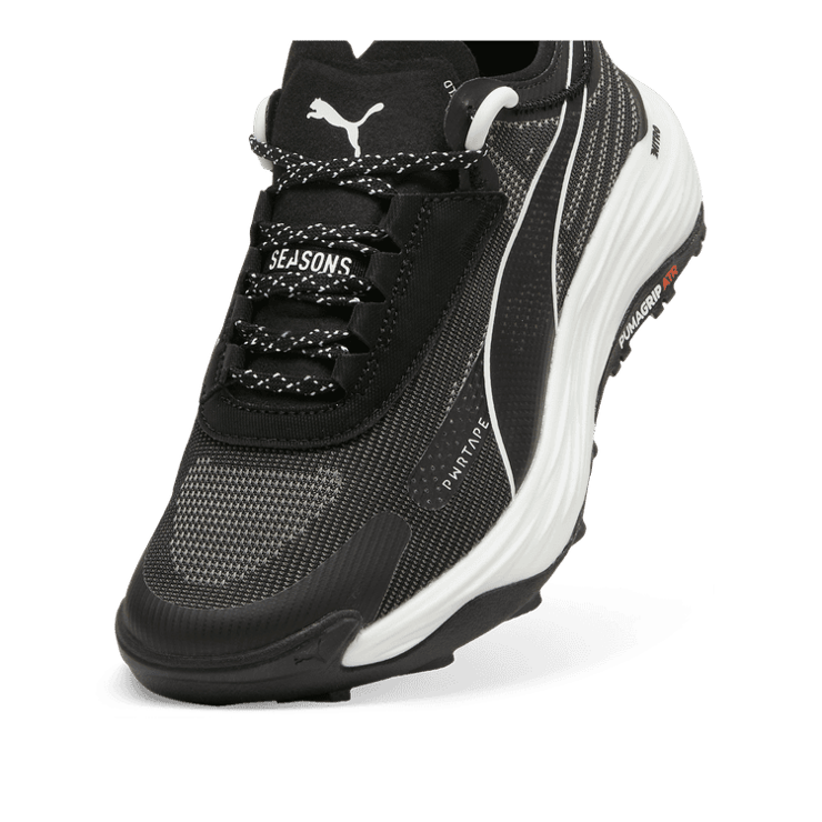 PUMA SEASONS Voyage NITRO⢠3 Trail in Black/White Angle 2