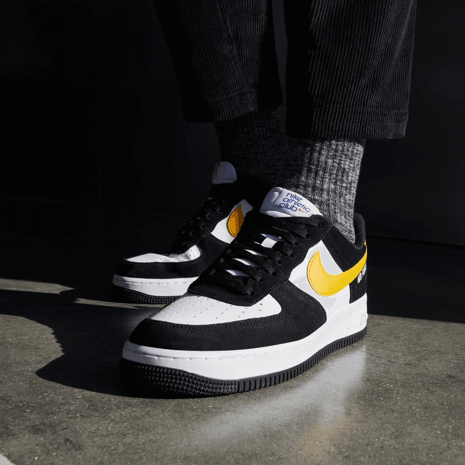 nike air force 1 07 lv8 black and gold