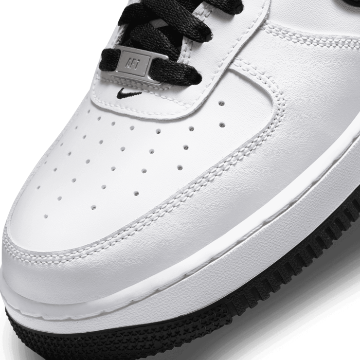 Nike Air Force 1 Low '07 White Black (2022) Angle 4