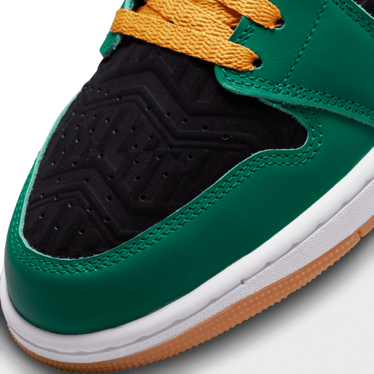 Jordan 1 Low Christmas Angle 4