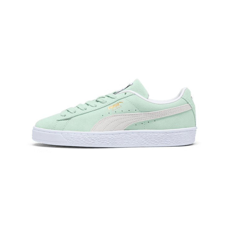 PUMA Suede Classic XXI Sneakers in Fresh Mint/White Angle 1