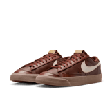 Nike Blazer Low 77 EMB Oxen Brown Angle 2