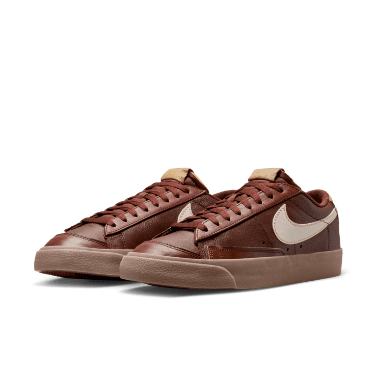 Nike Blazer Low 77 EMB Oxen Brown Angle 2
