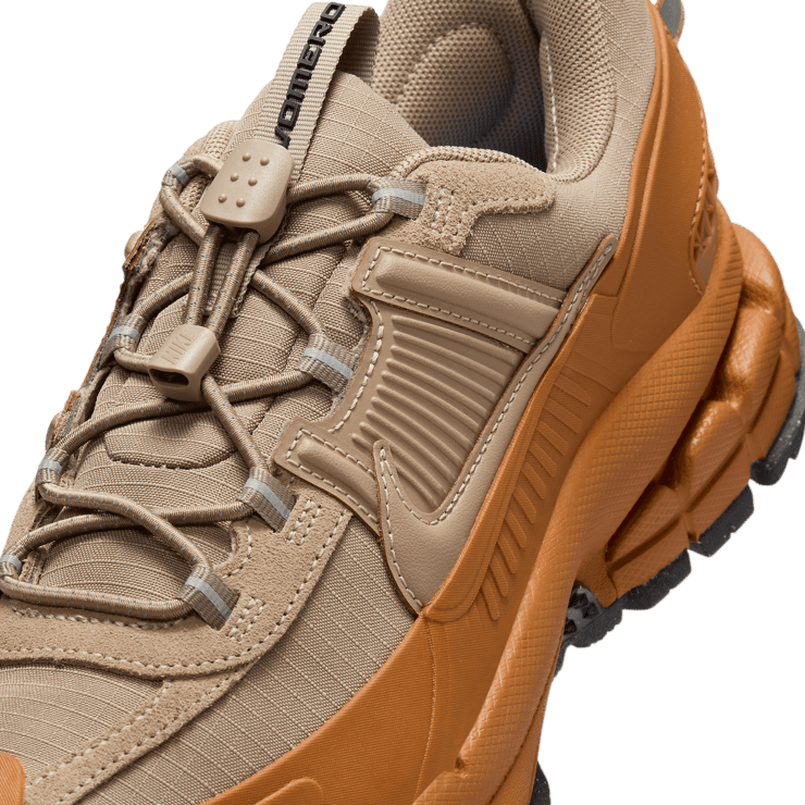 Nike Zoom Vomero 5 Roam Flax (W) Angle 4