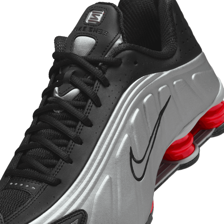 Nike Shox R4 Black Metallic Silver Angle 4