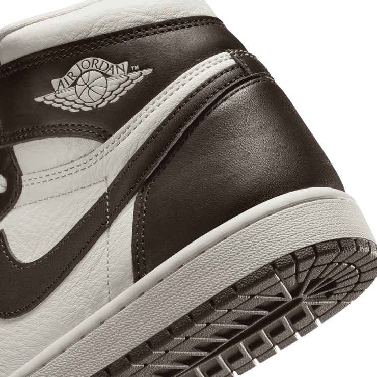 Air Jordan 1 Retro High OG Baroque Brown Light Madder Root (W) Angle 10
