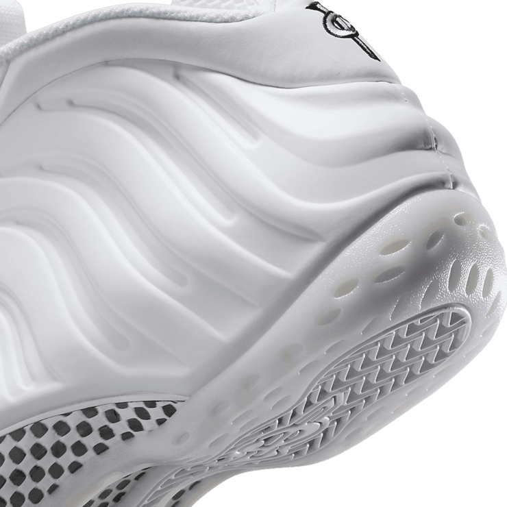 Nike Air Foamposite One Triple White Angle 4