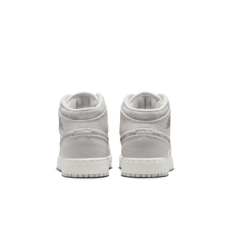 Air Jordan 1 Mid SE (GS) Angle 3