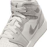 Air Jordan 1 Mid SE (GS) Angle 4