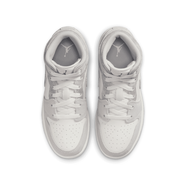 Air Jordan 1 Mid SE (GS) Angle 1