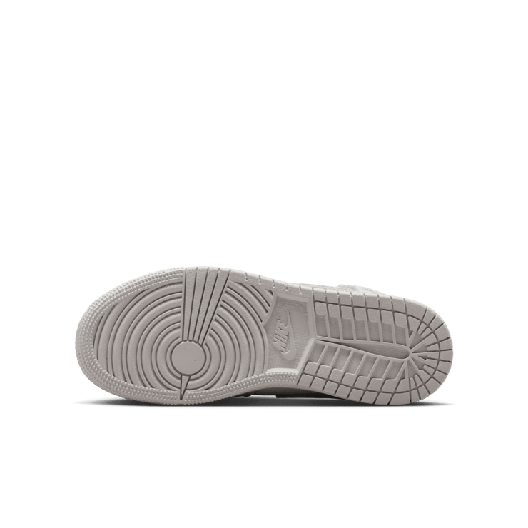 Air Jordan 1 Mid SE (GS) Angle 0