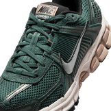 Nike Zoom Vomero 5 Vintage Green (W) Angle 4