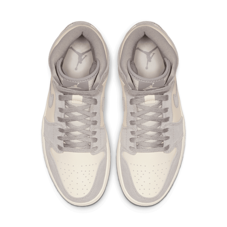 Jordan 1 Retro High Pale Ivory (W) Angle 1