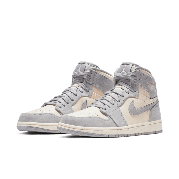 Jordan 1 Retro High Pale Ivory (W) Angle 2