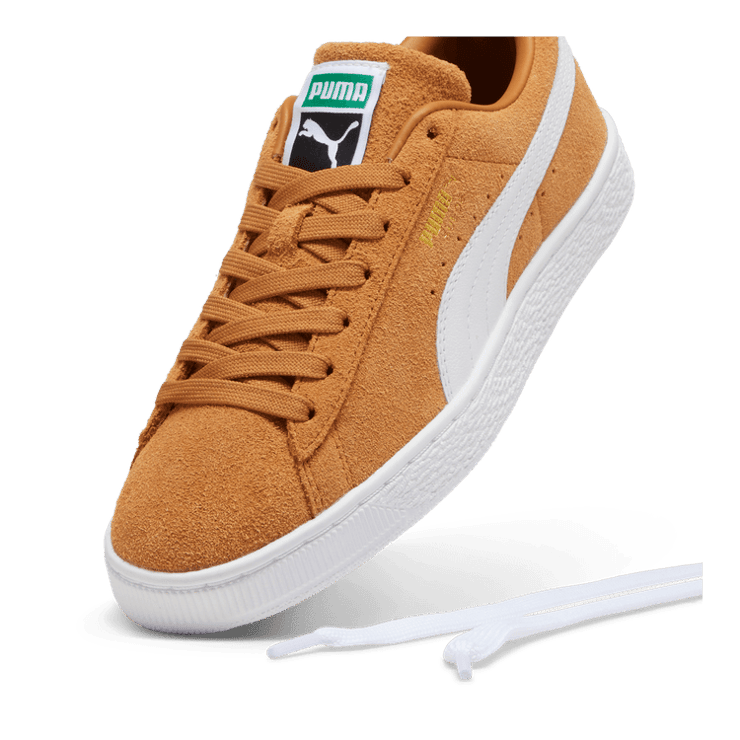 PUMA Suede Classic Sneakers in Caramel Latte/White Angle 2